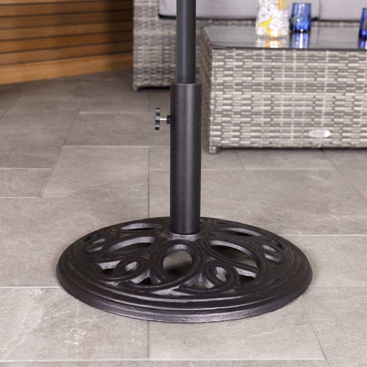Charles Bentley 12kg Cast Iron Round Umbrella Base Black Charles Bentley